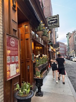 La Famiglia Giorgio's Restaurant