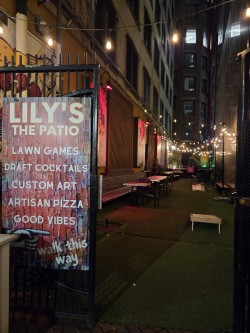 Lily's Bar - Pizza - Patio