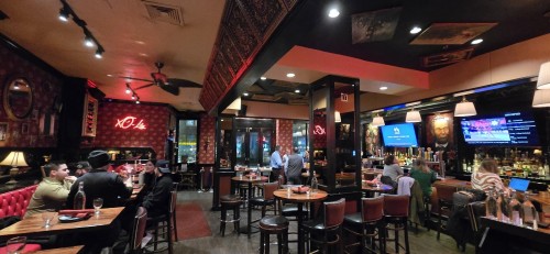 Lily's Bar - Pizza - Patio