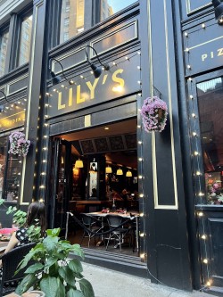 Lily's Bar - Pizza - Patio