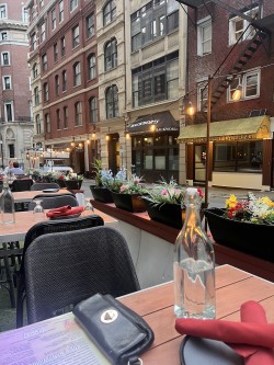 Lily's Bar - Pizza - Patio
