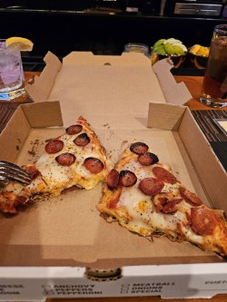 Lily's Bar - Pizza - Patio