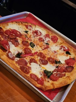 Lily's Bar - Pizza - Patio